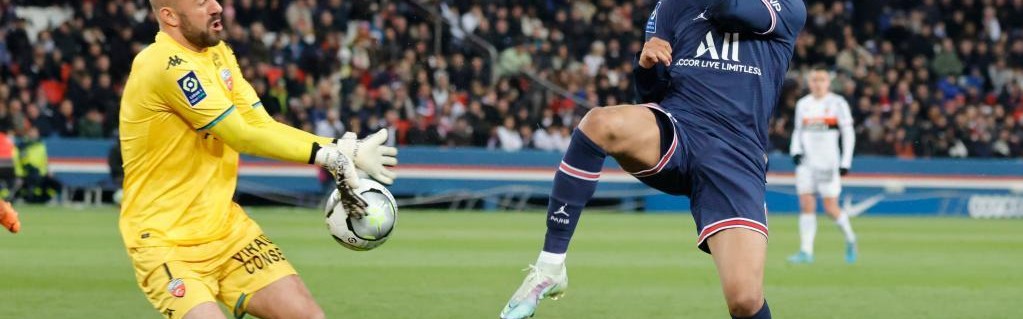  巴黎圣日耳曼主场大胜里昂登顶积分榜  