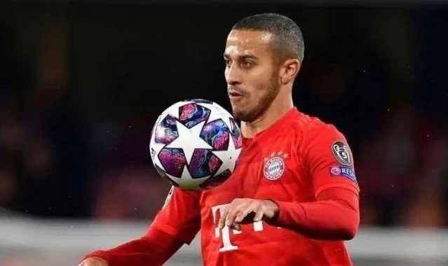  法兰克福前锋转会英超传闻遭俱乐部辟谣否认  