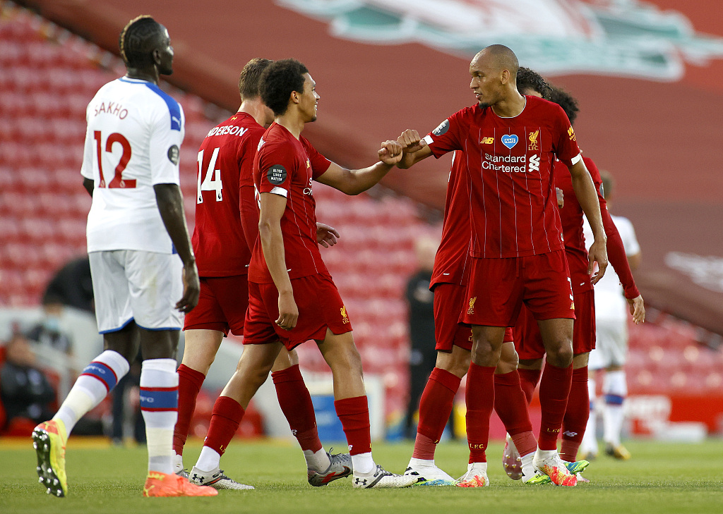  萨拉赫传射建功利物浦终结曼城不败  