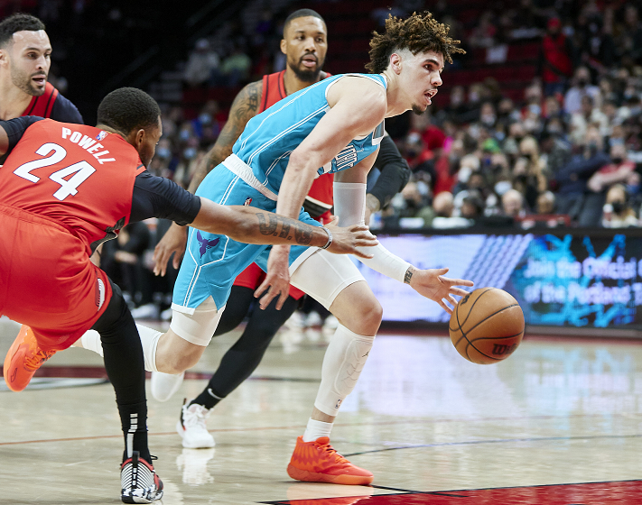  利拉德六十分创赛季新高  